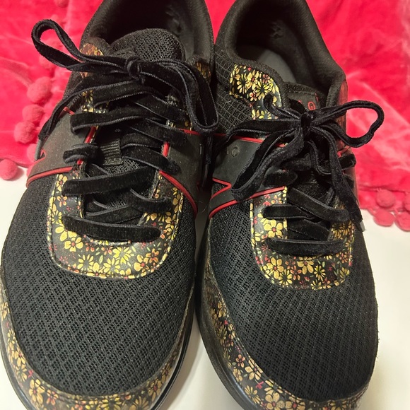 7-1/2 Alegria Sneakers with floral Design - Picture 12 of 12